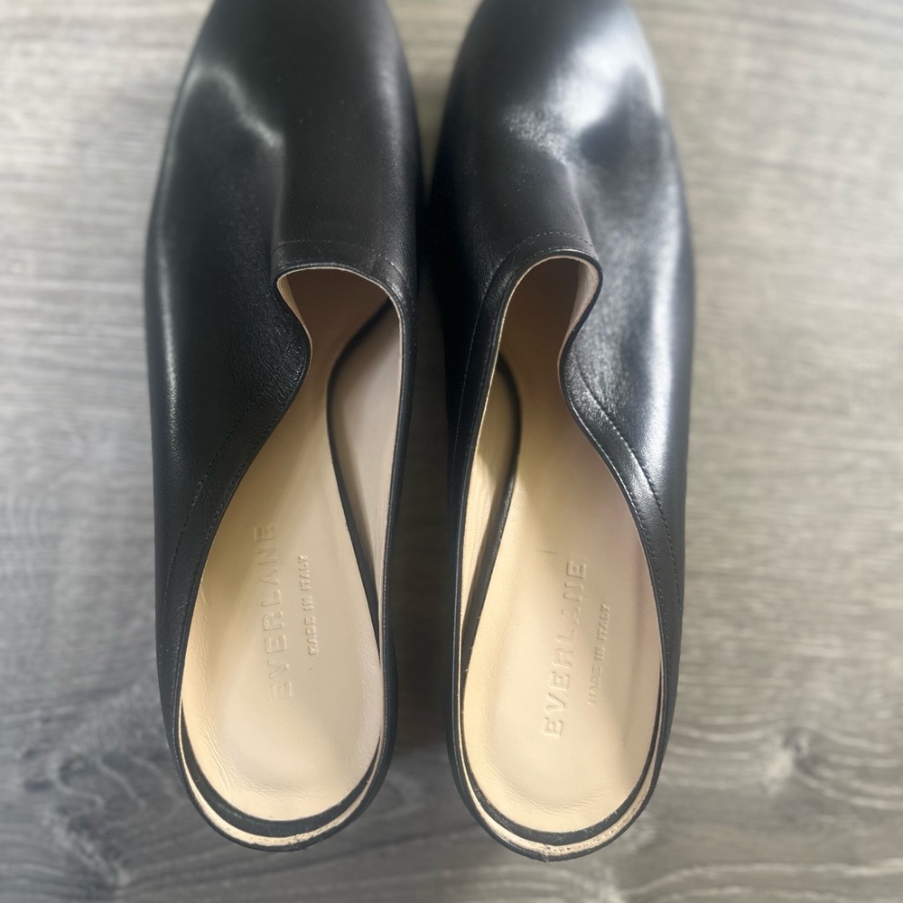 Everlane Black Leather Mules with Polished Finish